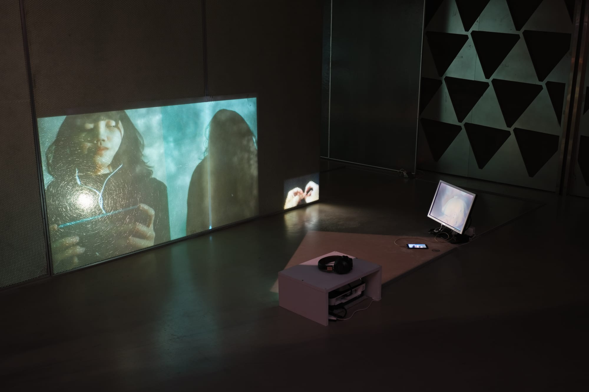 Synchan: 多頻道影音跨裝置同步播放系統